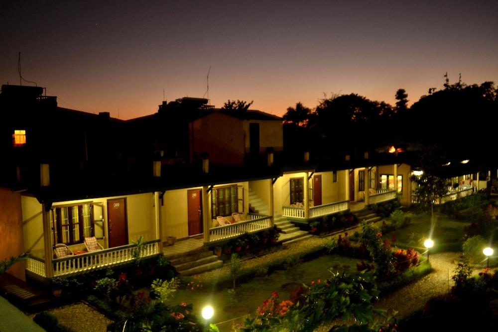 Resort Chitwan Village 2*